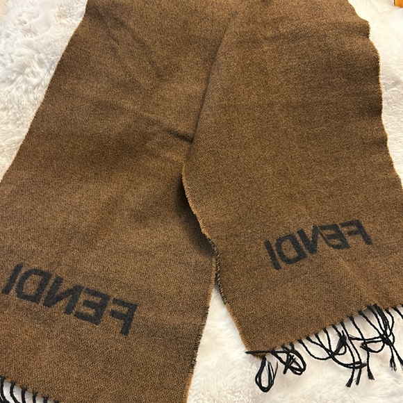 Fendi 💯 Wool Brown and Black fringe scarf unisex - Picture 11 of 13